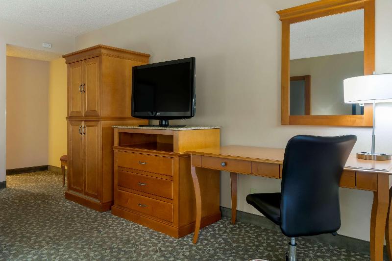 Best Western Plus Oak Harbor Hotel & Conference Ce image