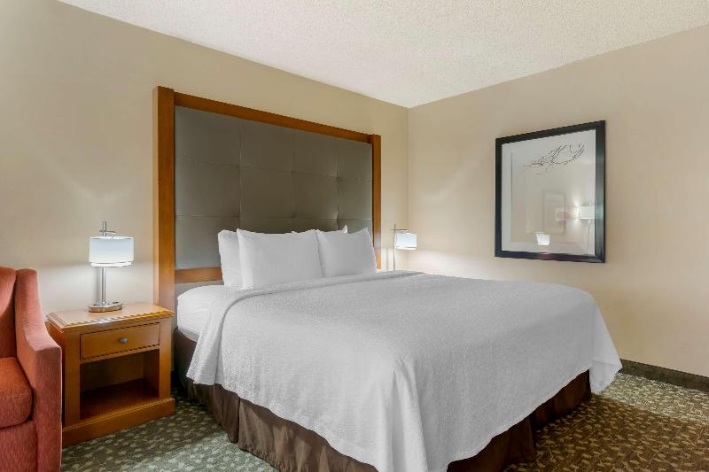 Best Western Plus Oak Harbor Hotel & Conference Ce image