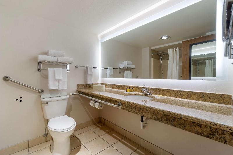 Best Western Plus Oak Harbor Hotel & Conference Ce image