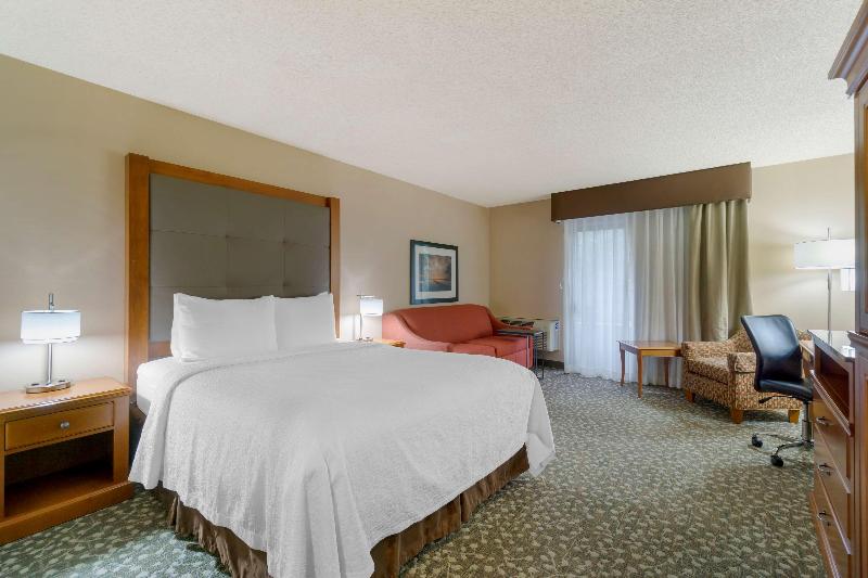 Best Western Plus Oak Harbor Hotel & Conference Ce image