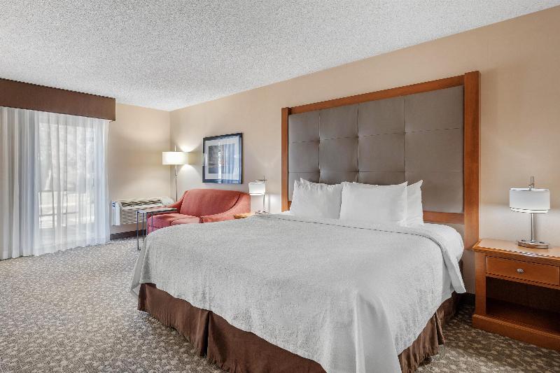 Best Western Plus Oak Harbor Hotel & Conference Ce image