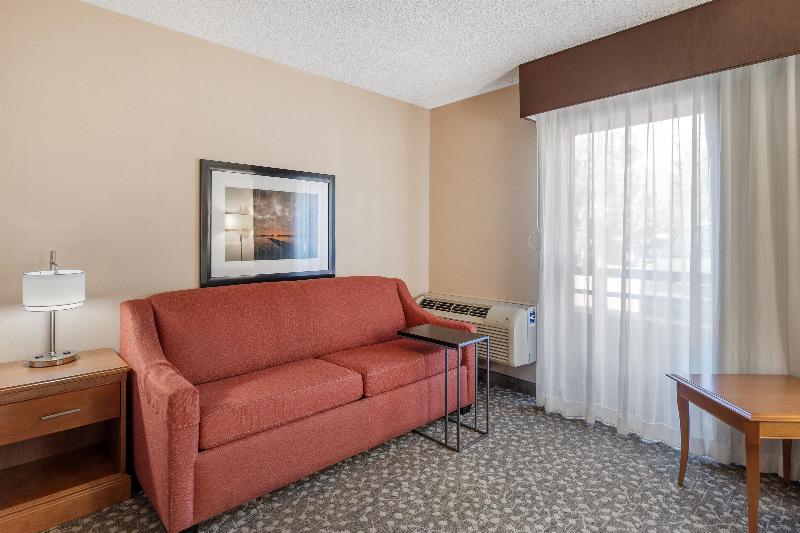 Best Western Plus Oak Harbor Hotel & Conference Ce image