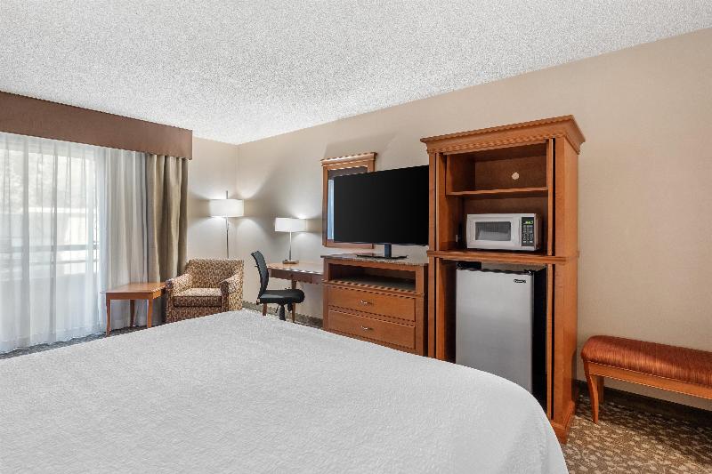 Best Western Plus Oak Harbor Hotel & Conference Ce image