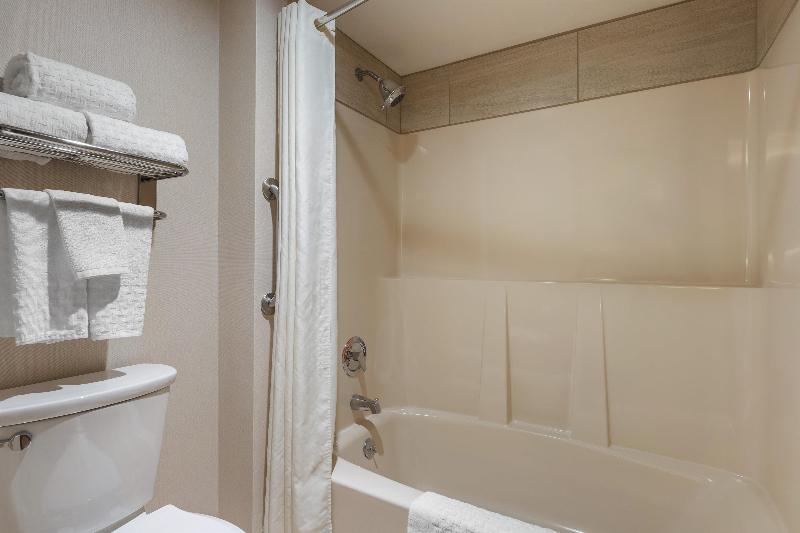 Best Western Plus Oak Harbor Hotel & Conference Ce image