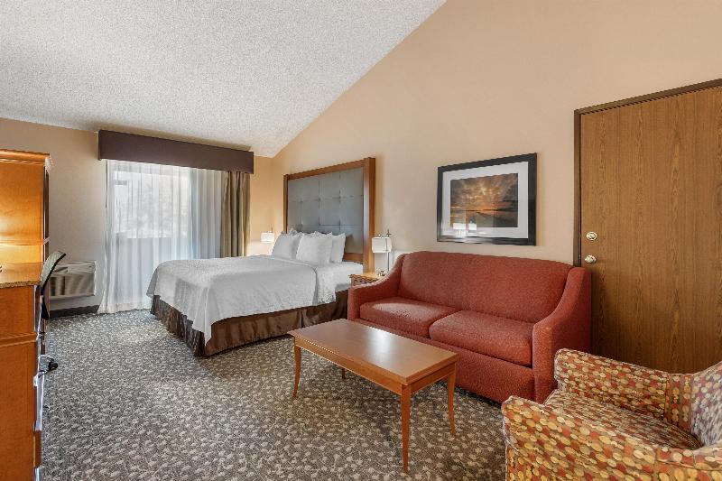 Best Western Plus Oak Harbor Hotel & Conference Ce image