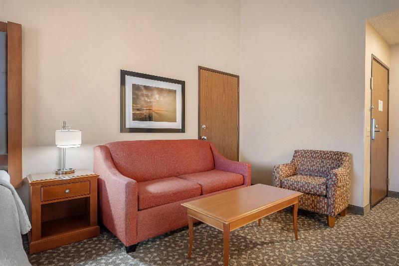 Best Western Plus Oak Harbor Hotel & Conference Ce image