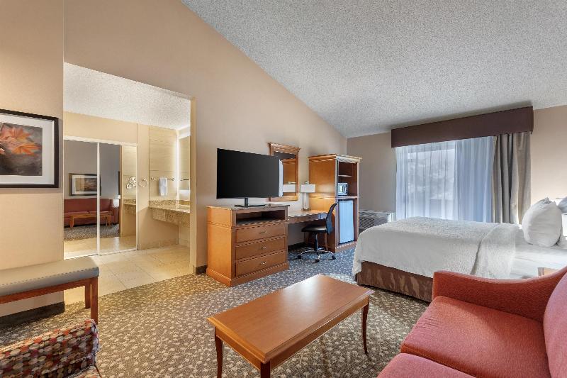 Best Western Plus Oak Harbor Hotel & Conference Ce image