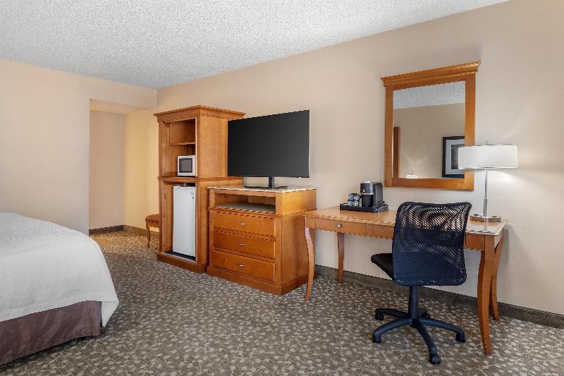 Best Western Plus Oak Harbor Hotel & Conference Ce image