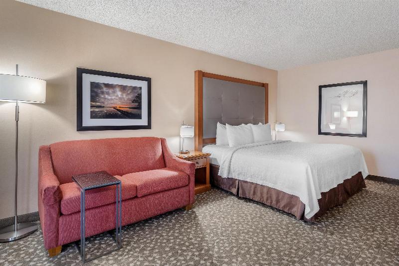 Best Western Plus Oak Harbor Hotel & Conference Ce image