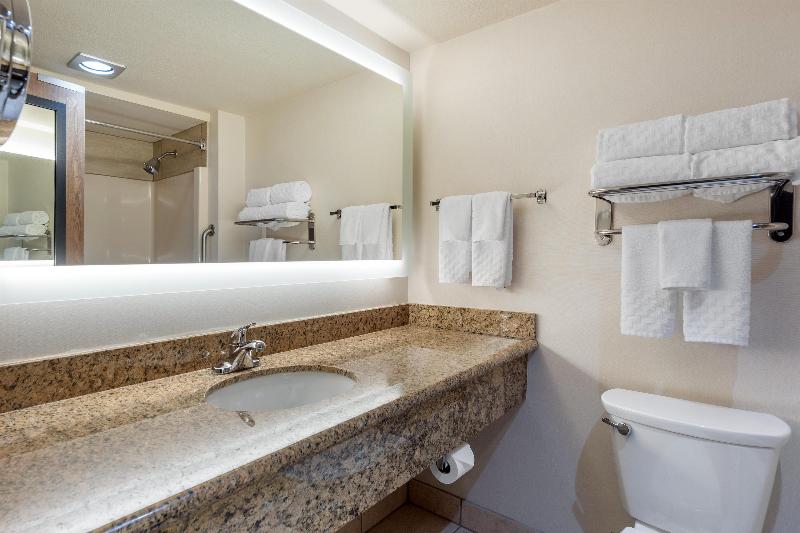 Best Western Plus Oak Harbor Hotel & Conference Ce image