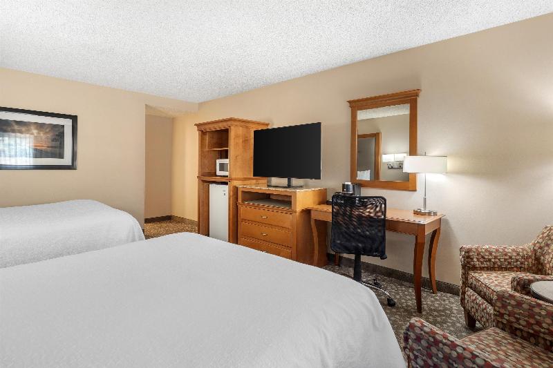 Best Western Plus Oak Harbor Hotel & Conference Ce image