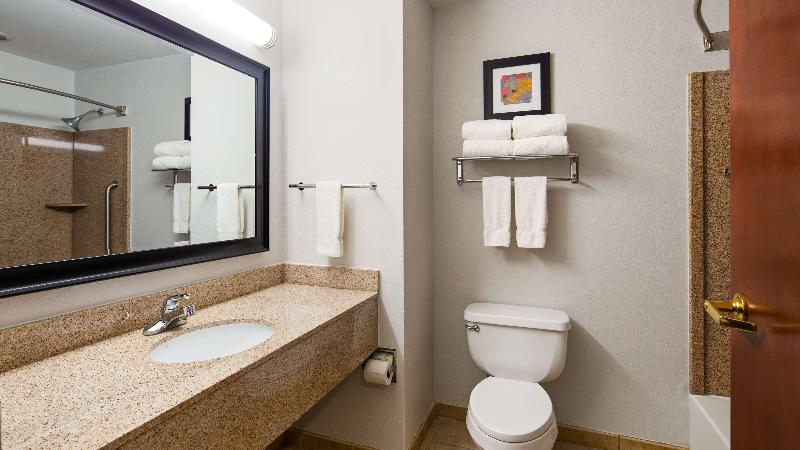 Best Western Plus Oak Harbor Hotel & Conference Ce image