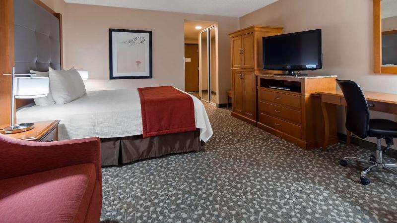 Best Western Plus Oak Harbor Hotel & Conference Ce image