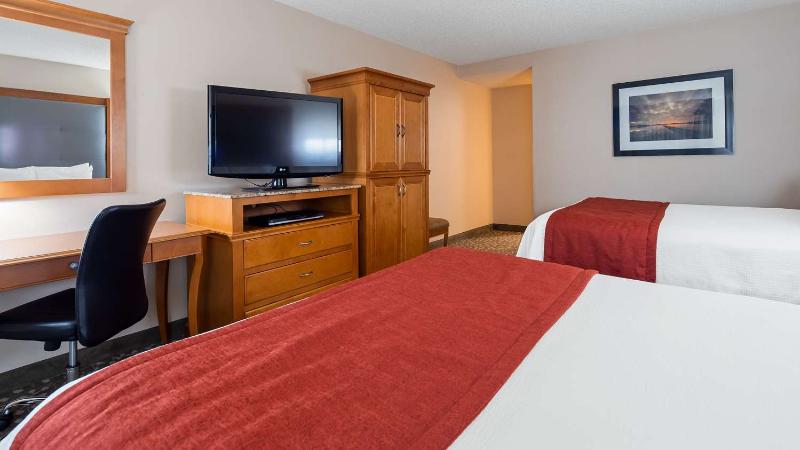Best Western Plus Oak Harbor Hotel & Conference Ce image