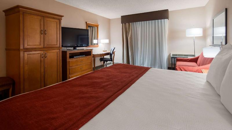 Best Western Plus Oak Harbor Hotel & Conference Ce image