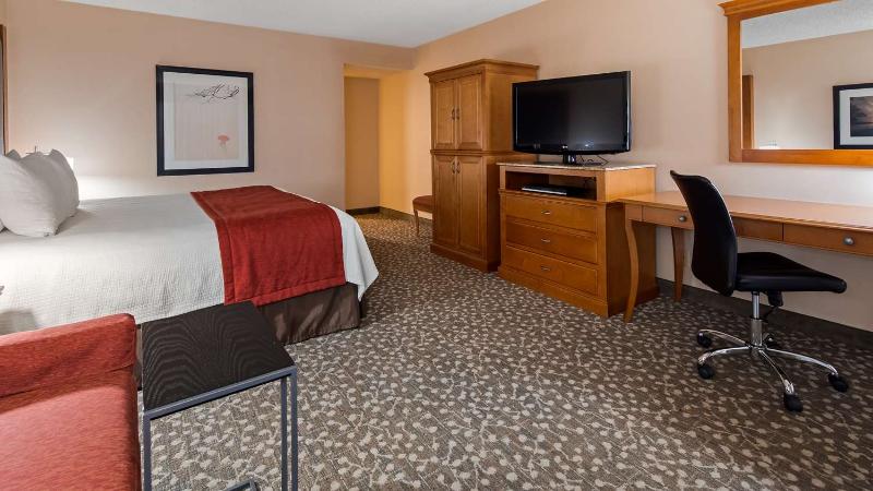 Best Western Plus Oak Harbor Hotel & Conference Ce image