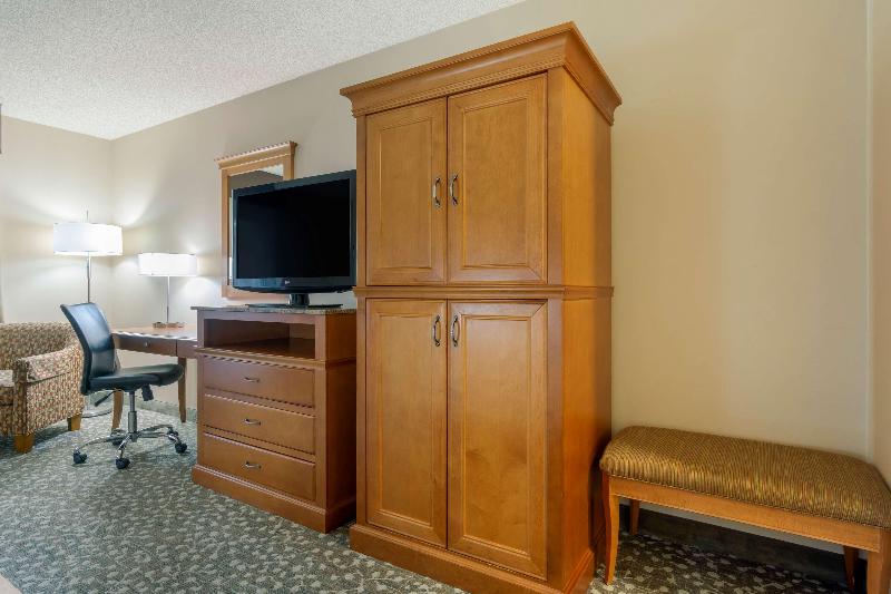 Best Western Plus Oak Harbor Hotel & Conference Ce image