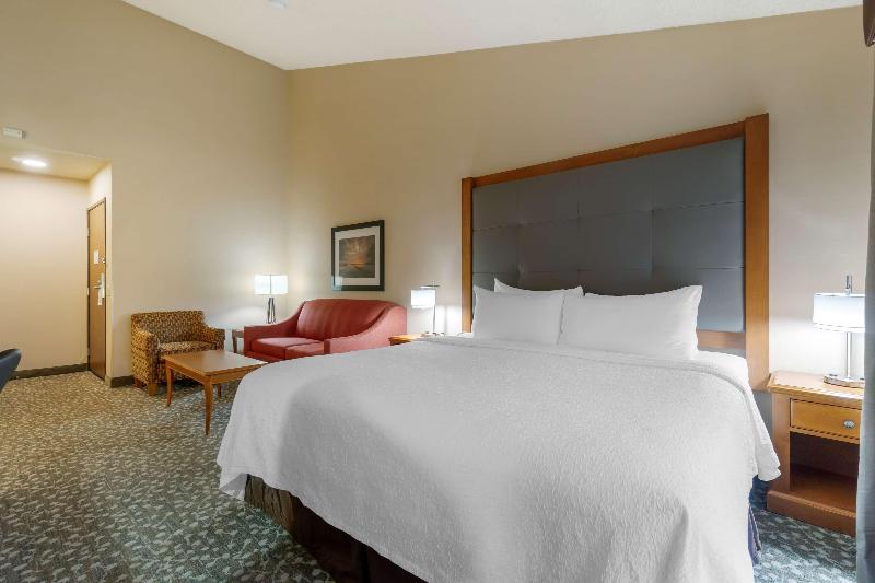 Best Western Plus Oak Harbor Hotel & Conference Ce image