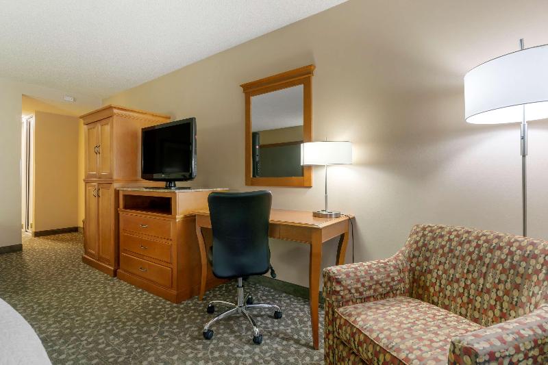 Best Western Plus Oak Harbor Hotel & Conference Ce image