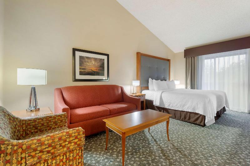 Best Western Plus Oak Harbor Hotel & Conference Ce image