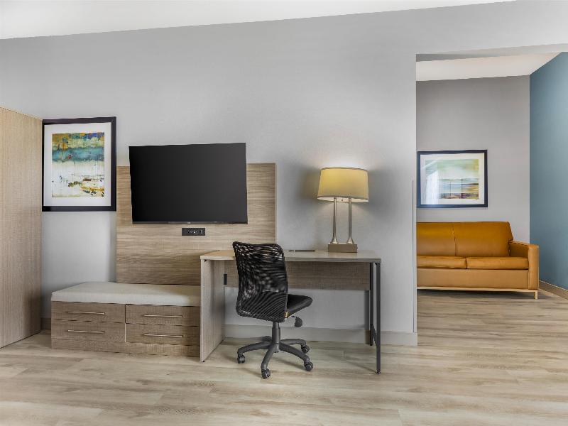 Best Western Plus Fort Worth Forest Hill Inn & Sui image
