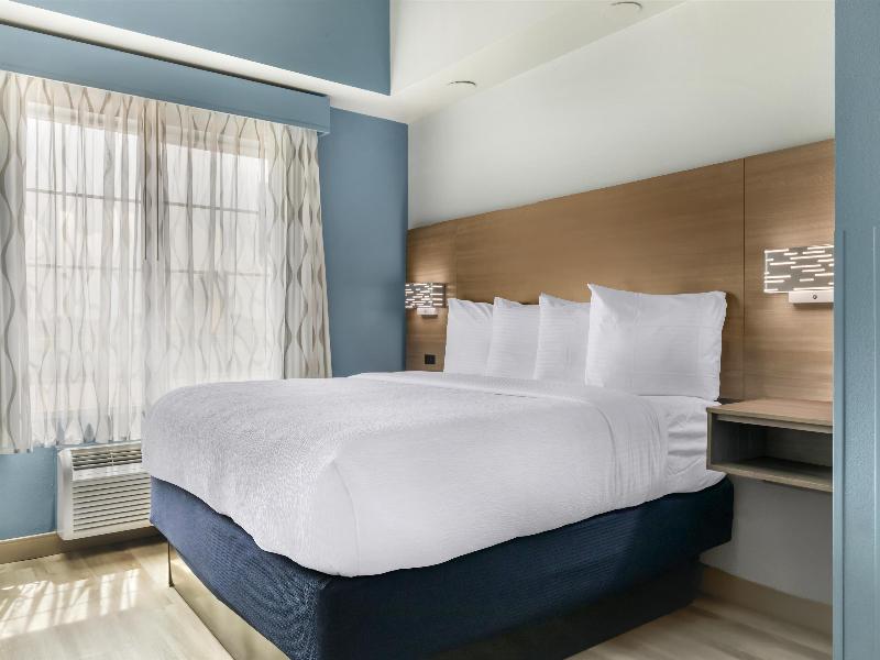 Best Western Plus Fort Worth Forest Hill Inn & Sui image
