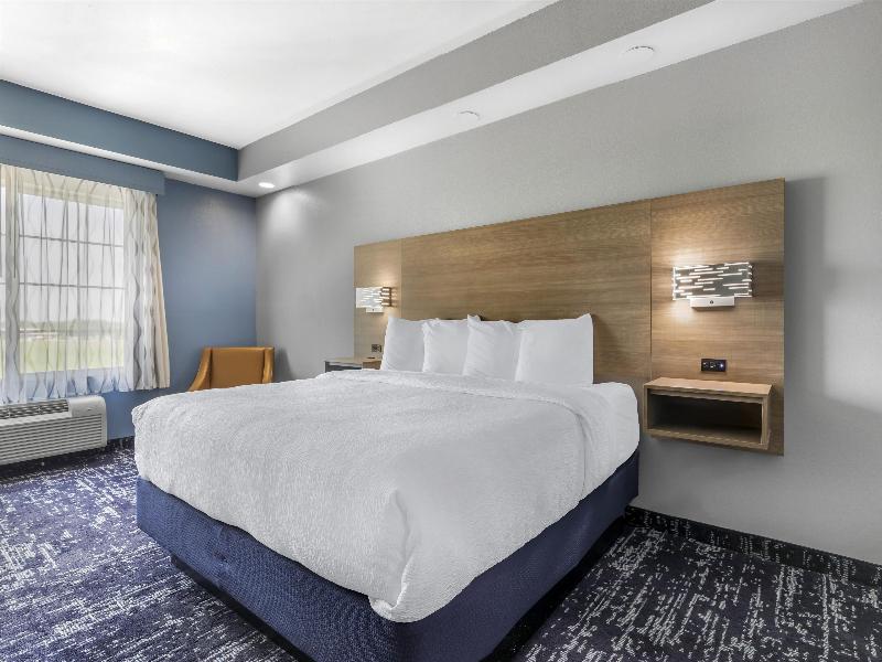 Best Western Plus Fort Worth Forest Hill Inn & Sui image