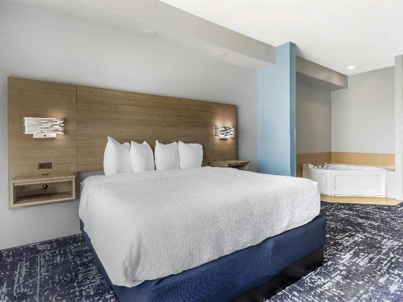 Best Western Plus Fort Worth Forest Hill Inn & Sui image