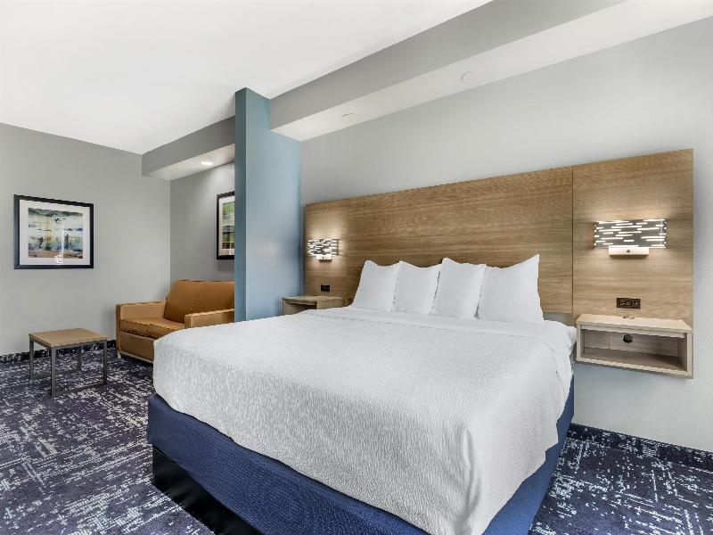 Best Western Plus Fort Worth Forest Hill Inn & Sui image
