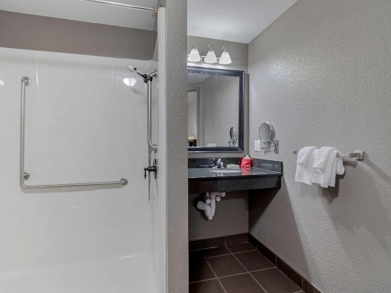 Best Western Plus Eastgate Inn & Suites image