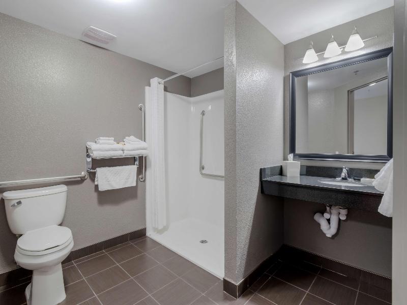 Best Western Plus Eastgate Inn & Suites image