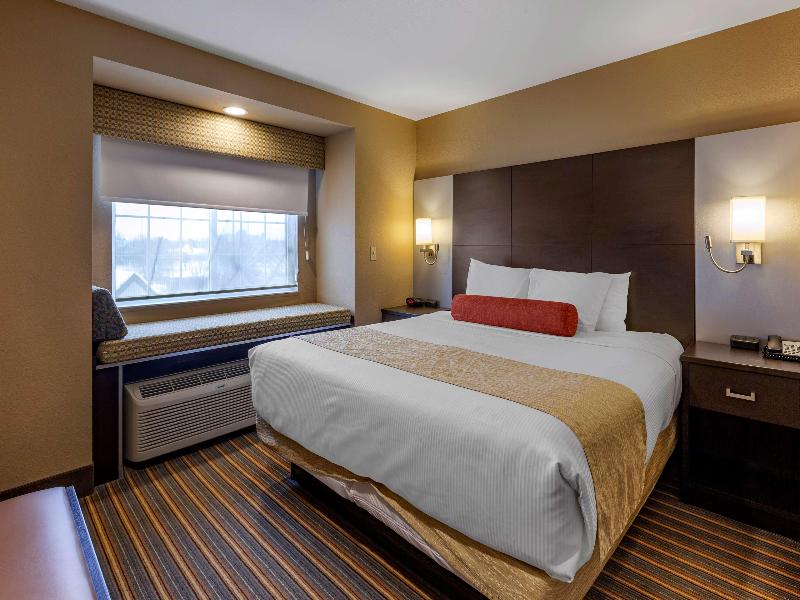 Best Western Plus Woodstock Inn & Suites image