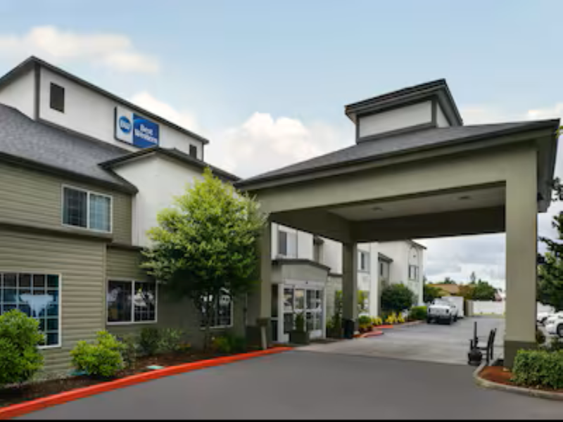 Best Western Oak Meadows Inn — exterior view
