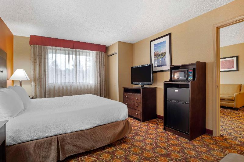 Best Western The Inn At Sharon/Foxboro image