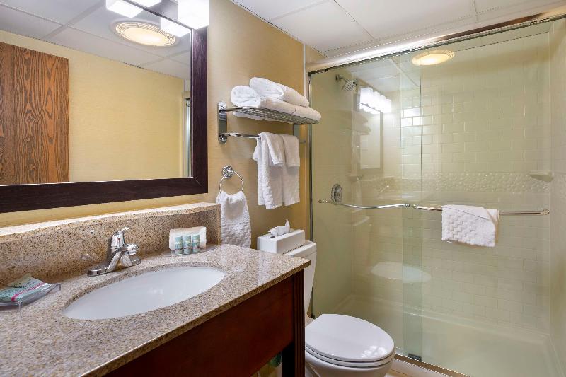 Best Western The Inn At Sharon/Foxboro image
