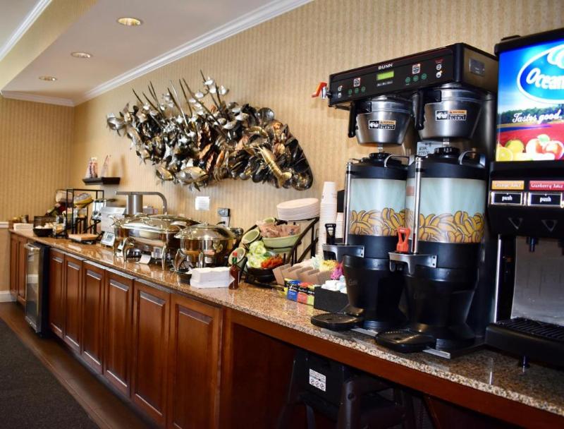 Best Western Plus Easton Inn & Suites image