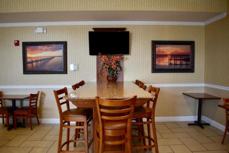 Best Western Plus Easton Inn & Suites image