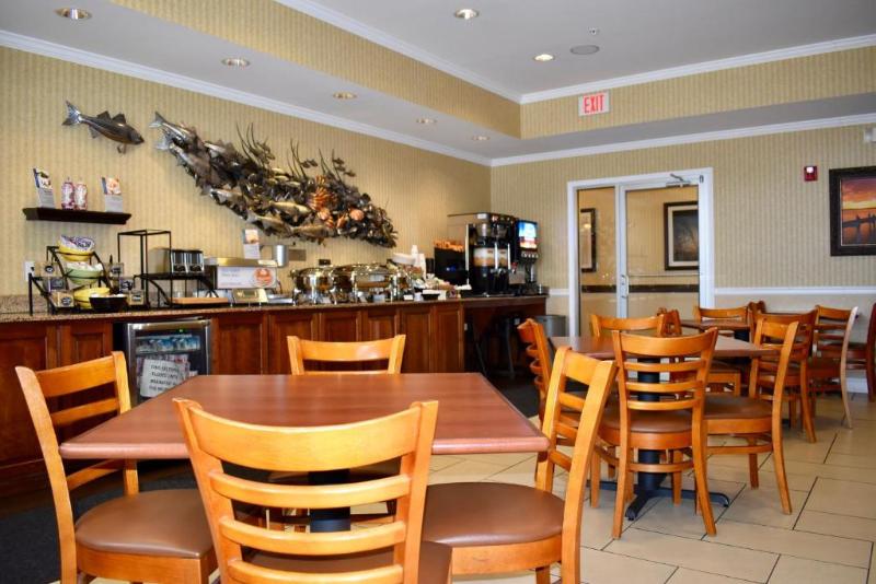 Best Western Plus Easton Inn & Suites image