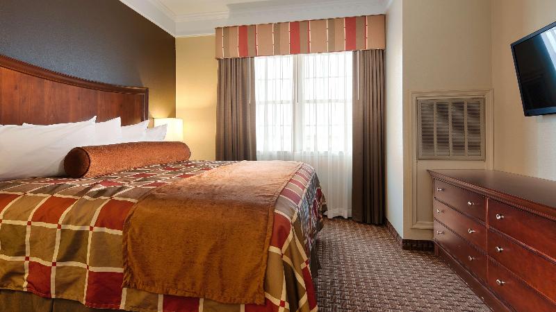 Best Western Plus Easton Inn & Suites image