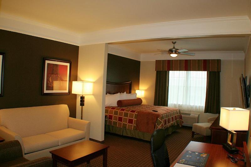 Best Western Plus Easton Inn & Suites image