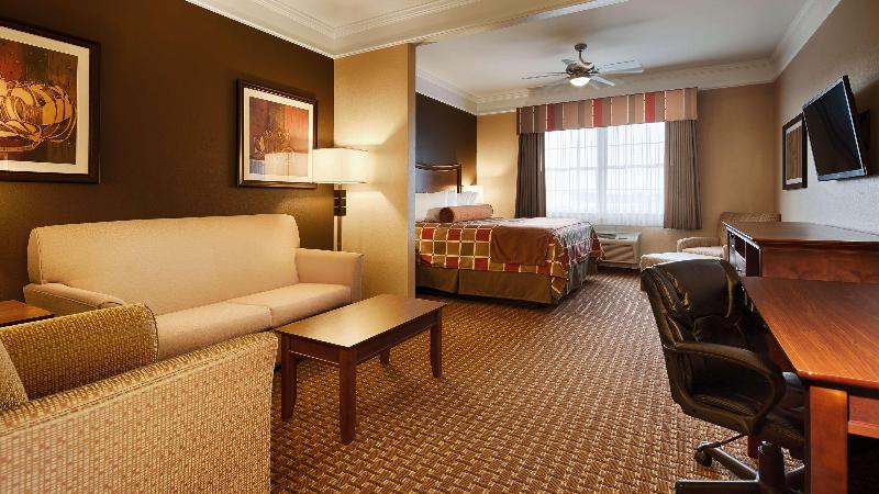 Best Western Plus Easton Inn & Suites image