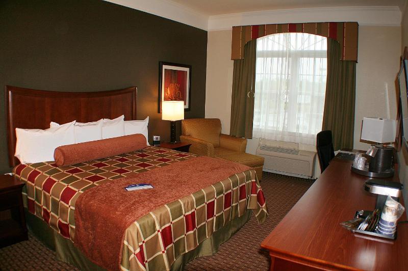 Best Western Plus Easton Inn & Suites image