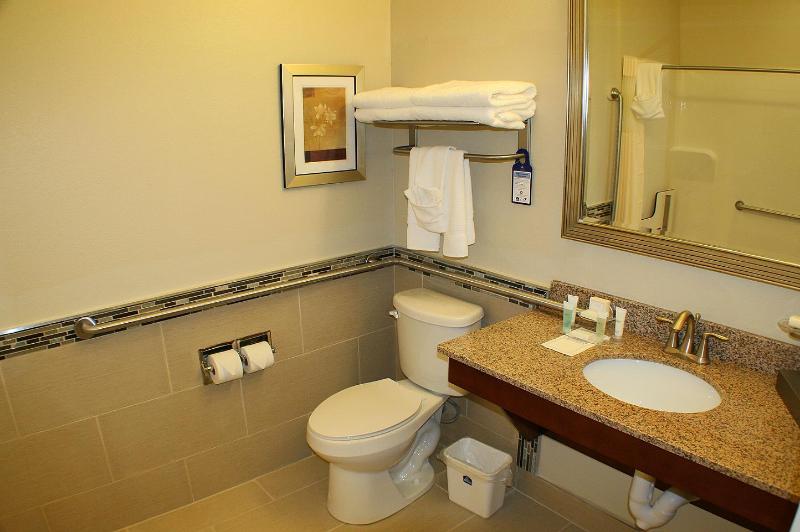 Best Western Plus Easton Inn & Suites image
