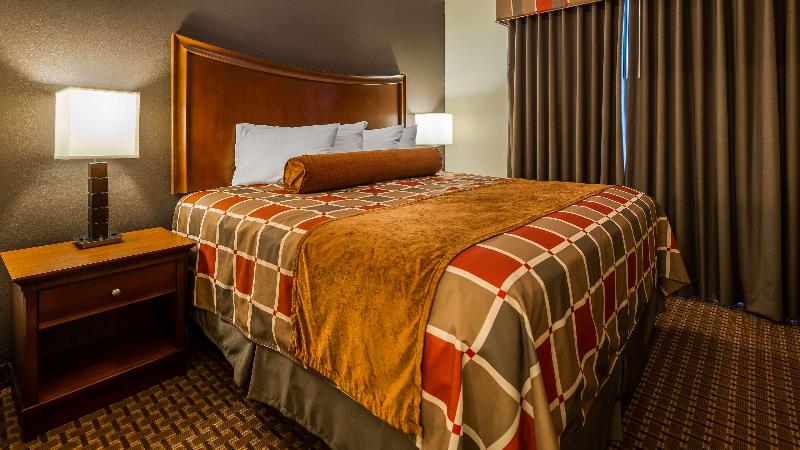 Best Western Plus Easton Inn & Suites image
