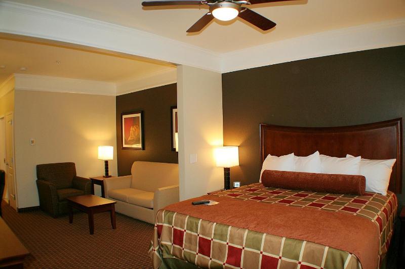 Best Western Plus Easton Inn & Suites image