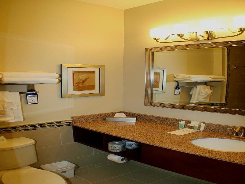 Best Western Plus Easton Inn & Suites image