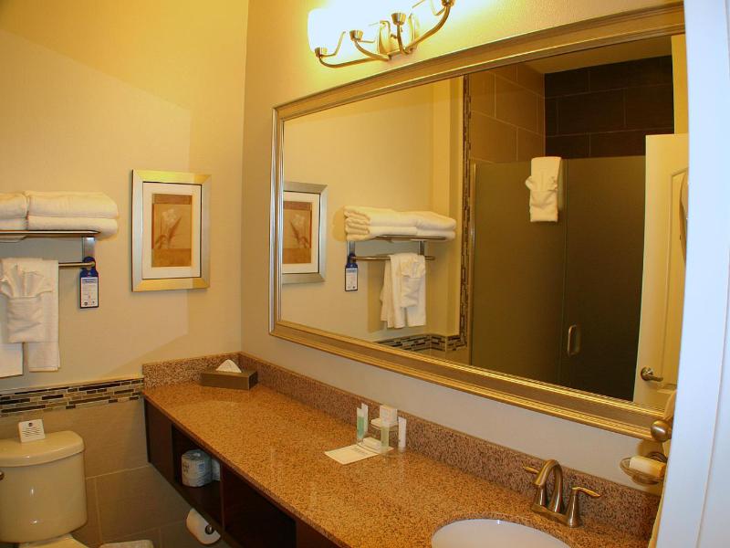 Best Western Plus Easton Inn & Suites image