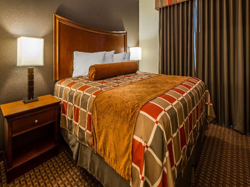 Best Western Plus Easton Inn & Suites image
