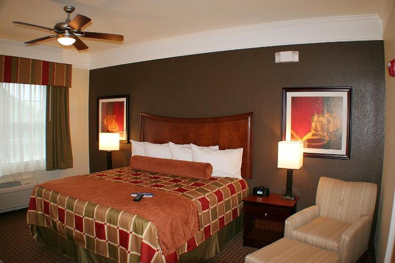 Best Western Plus Easton Inn & Suites image