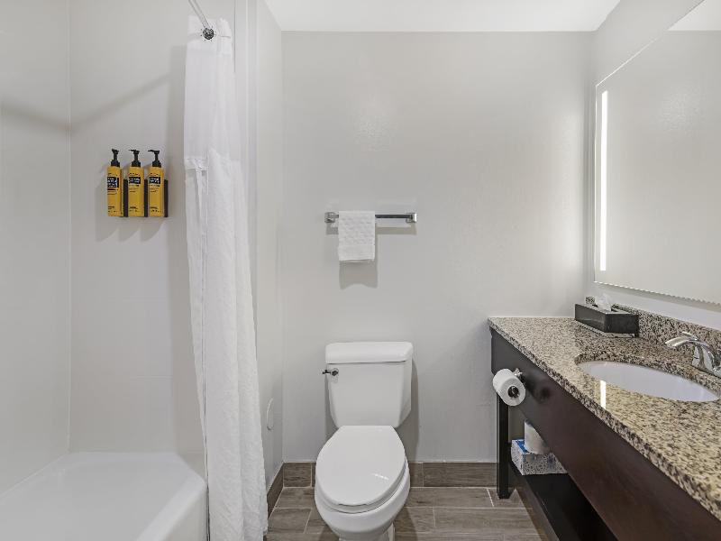 Best Western Plus Brunswick Bath image